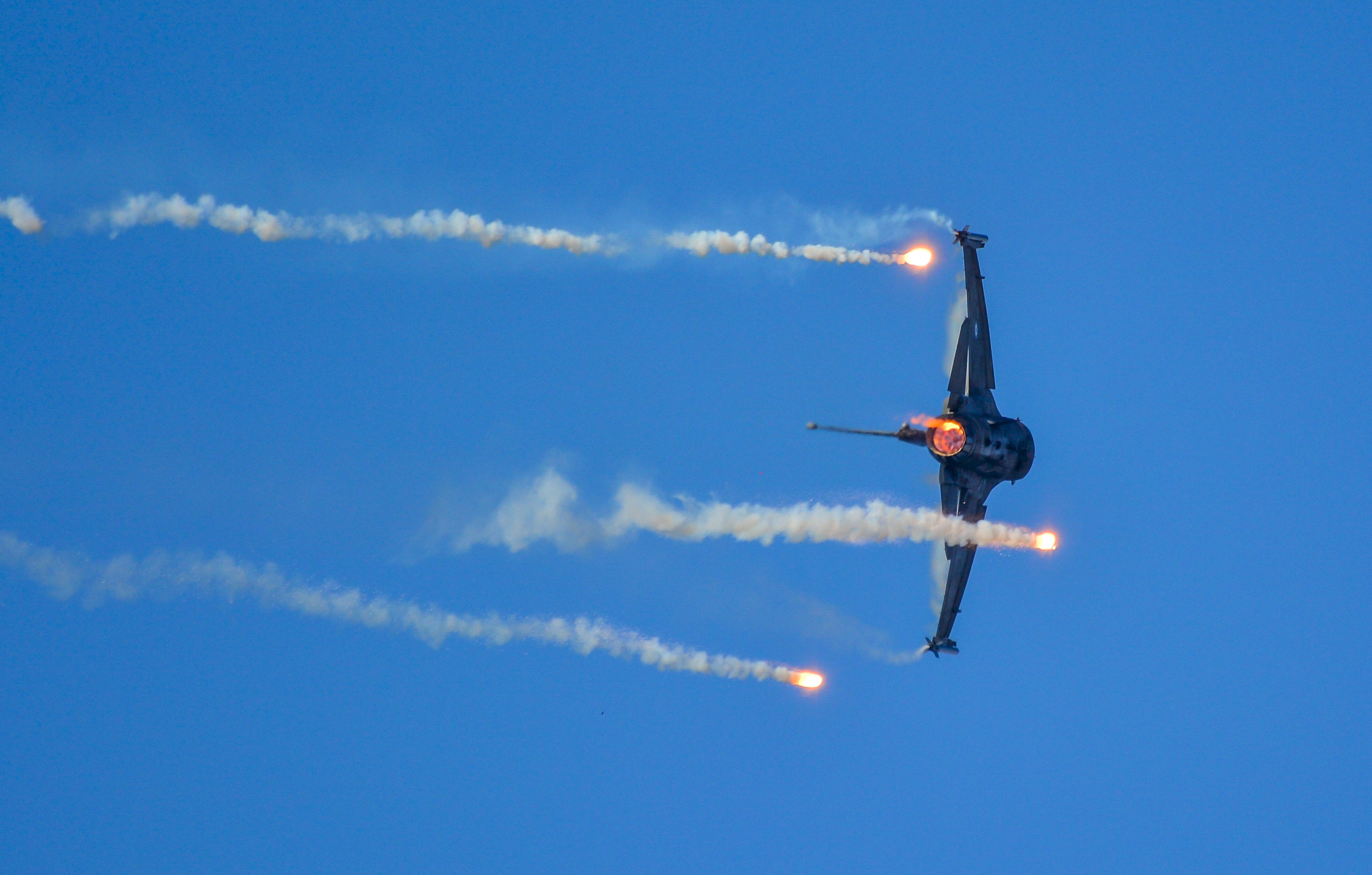 Russischer Pilot feuert Rakete auf britisches Flugzeug über dem Schwarzen Meer