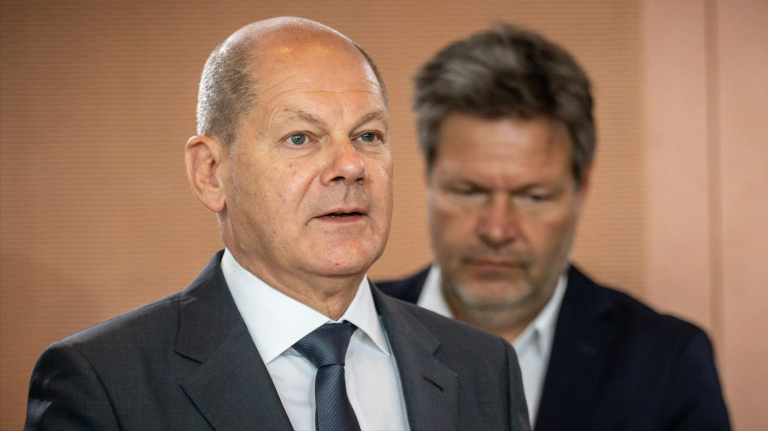 Habecks Heiz-Hammer gestoppt! Ampel verschiebt Heiz-Reformen weit nach hinten!
