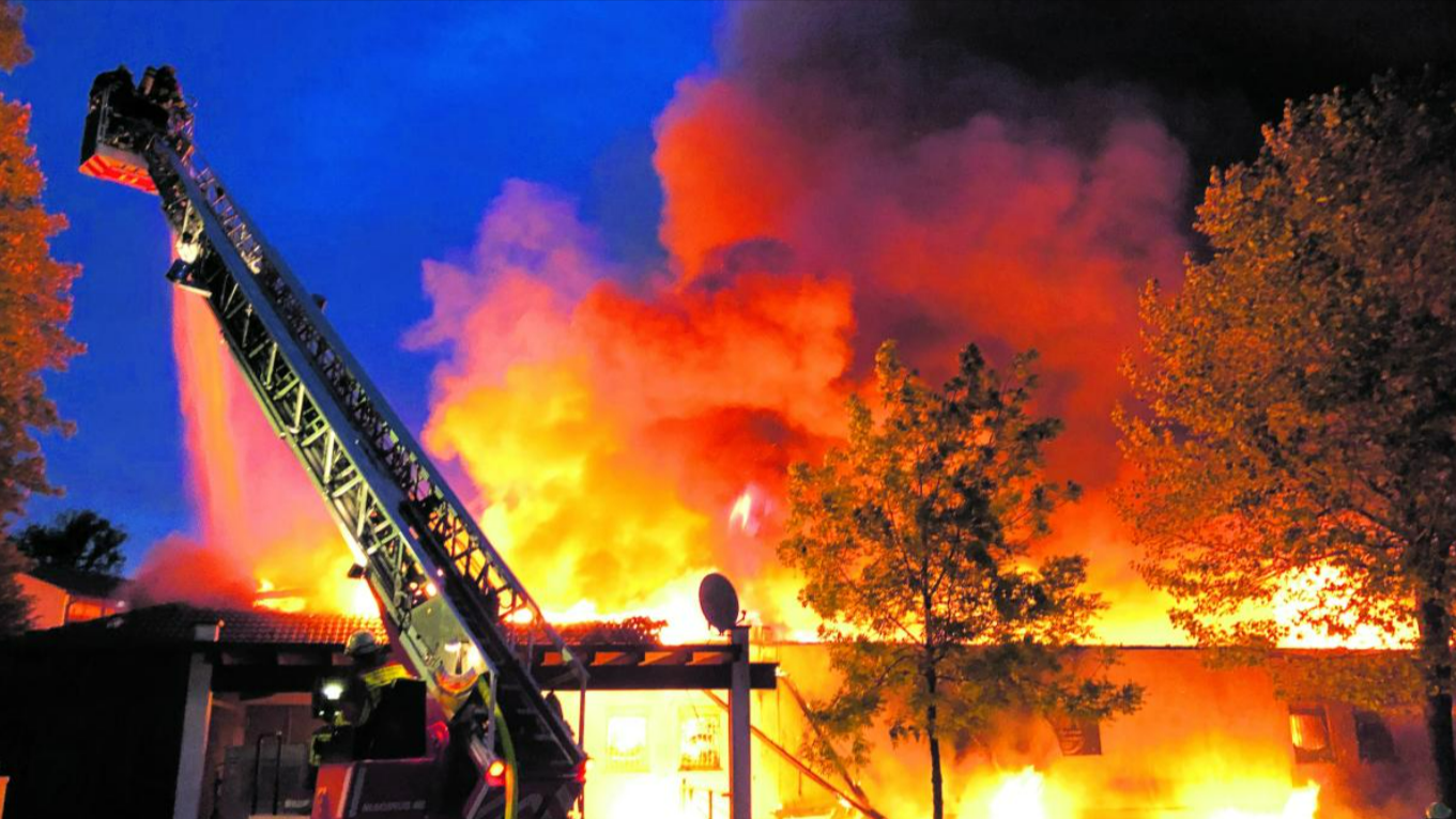 Edeka-Markt steht in Flammen! Brandkatastrophe zerstört komplette Filiale!