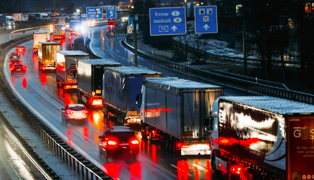Schwere Unfall auf der A1 - Autobahn musste zeitweise gesperrt werden!